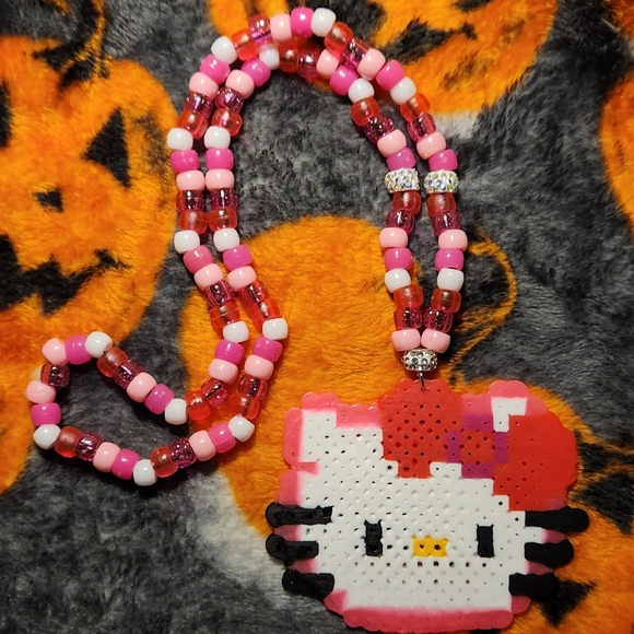 Hello kitty inspired necklace - Picture 3 of 4